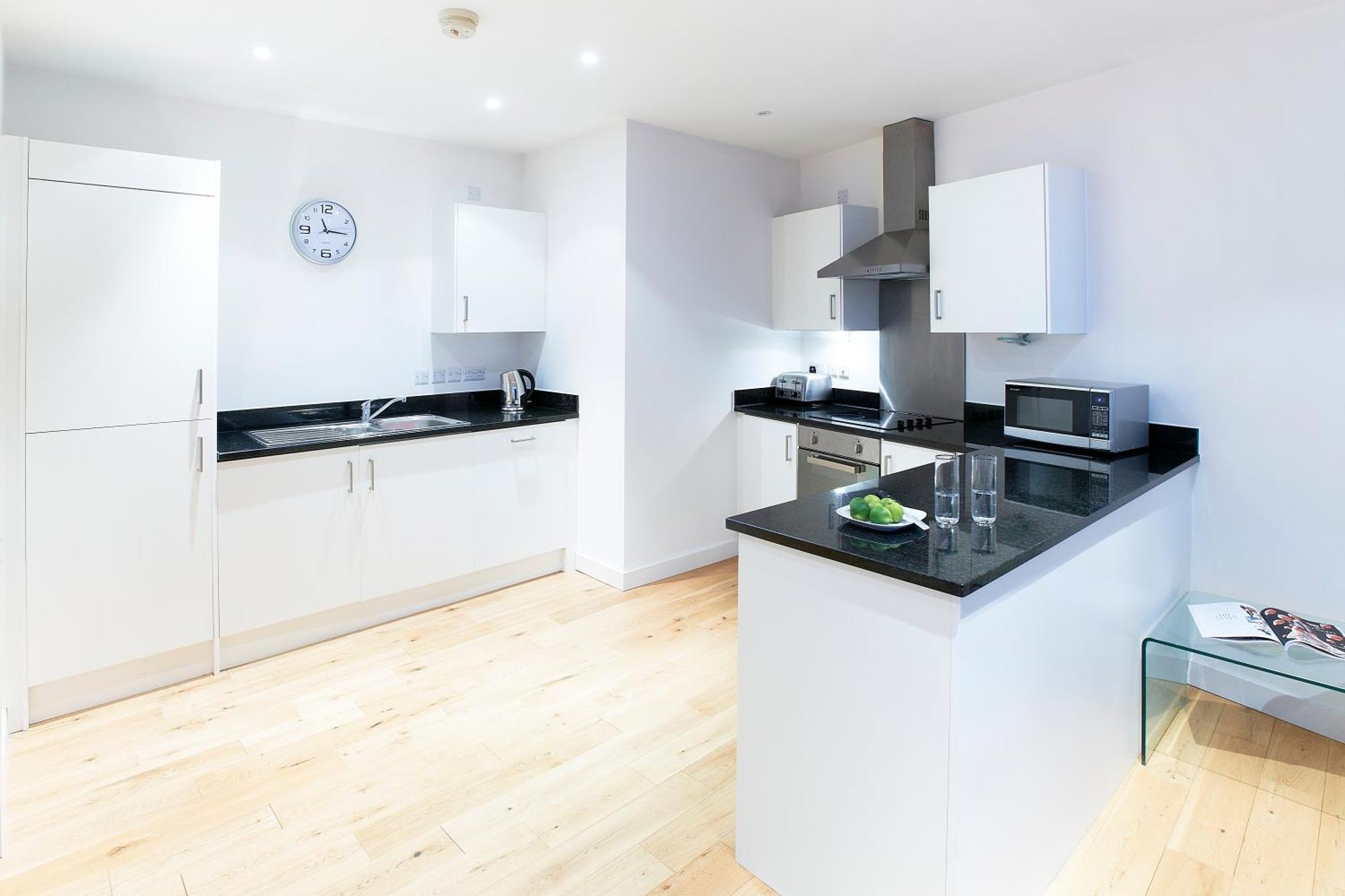 Watford Centre - Luxury Penthouse Appartement Buitenkant foto