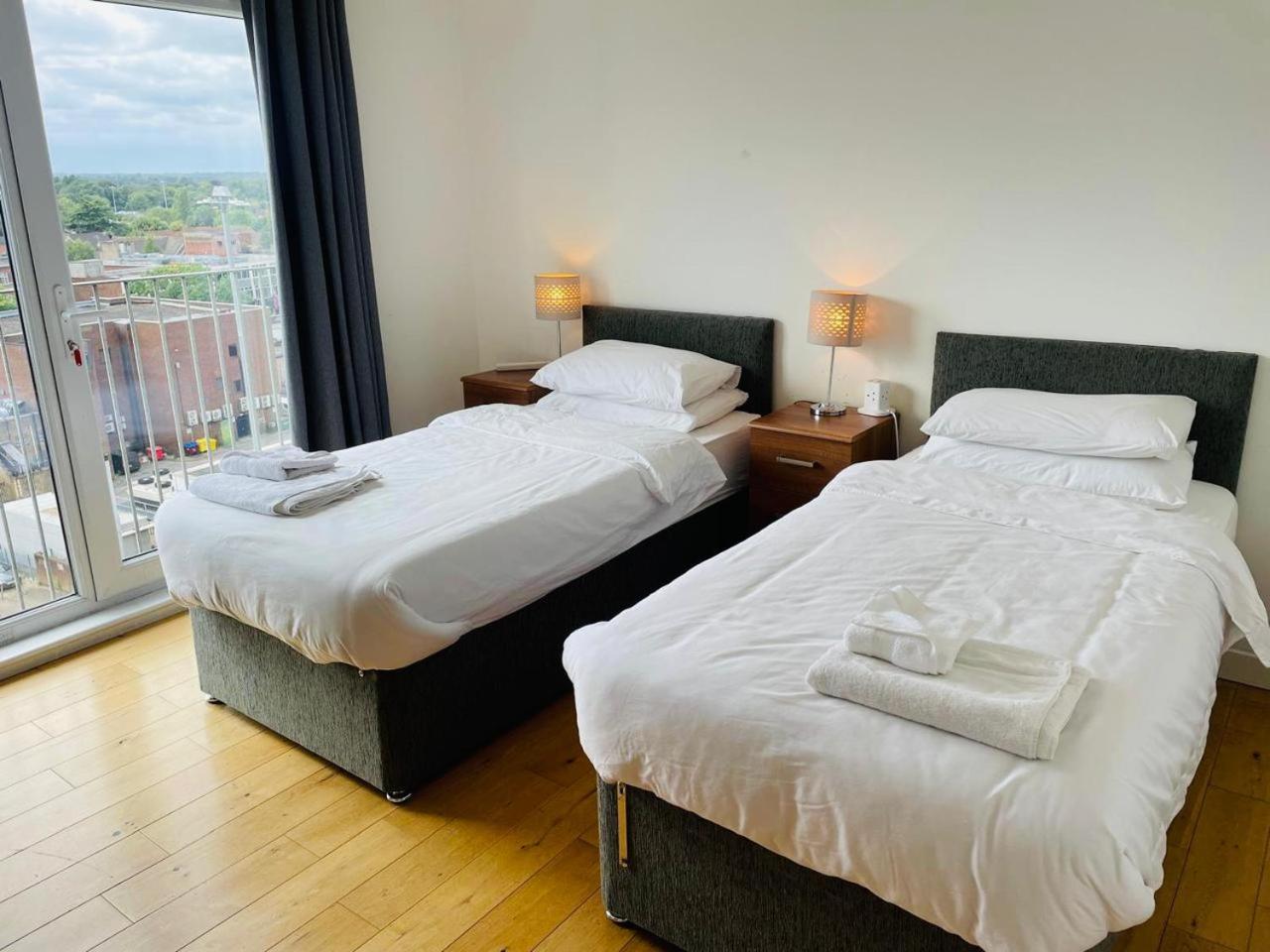 Watford Centre - Luxury Penthouse Appartement Buitenkant foto