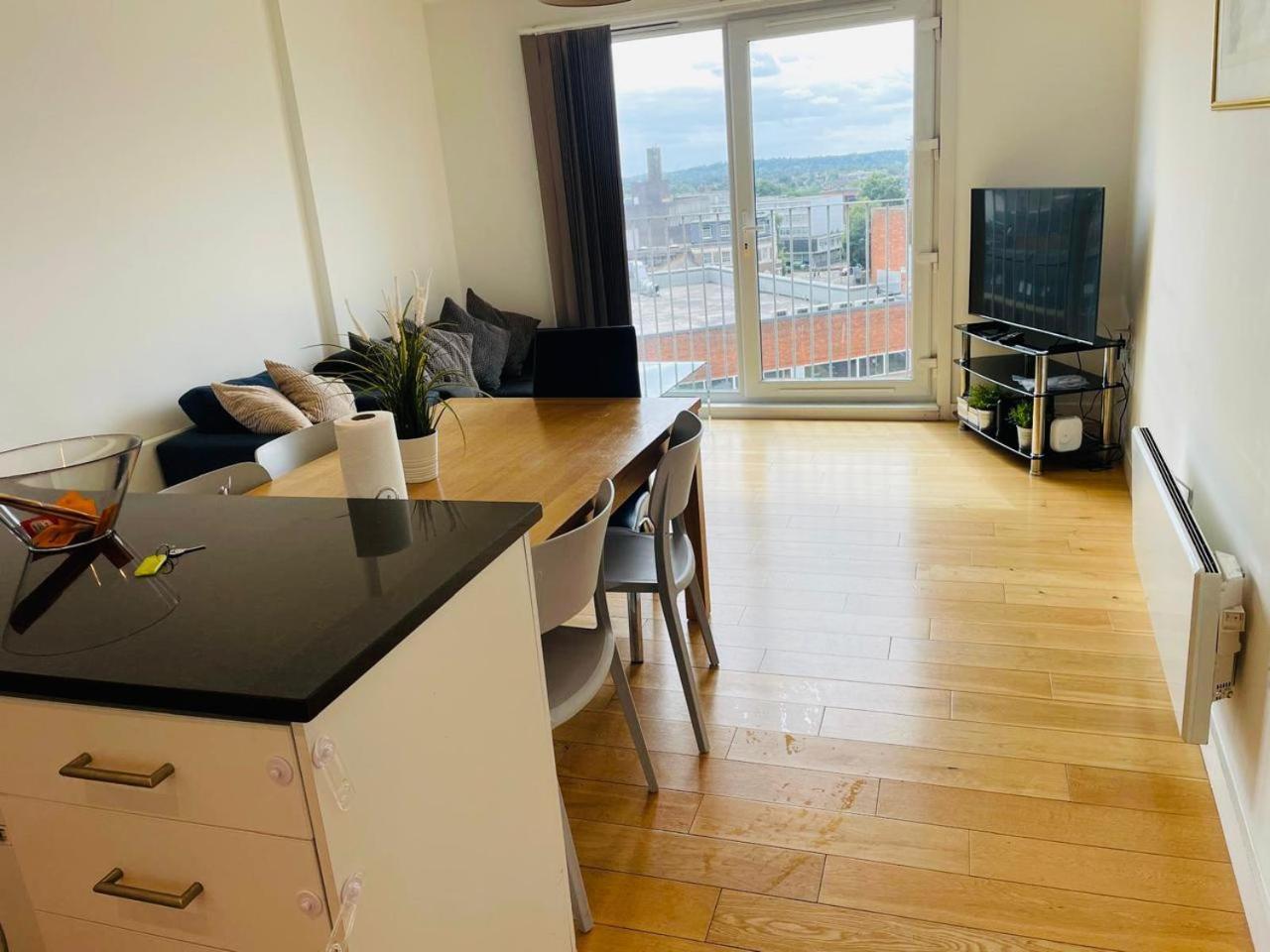 Watford Centre - Luxury Penthouse Appartement Buitenkant foto